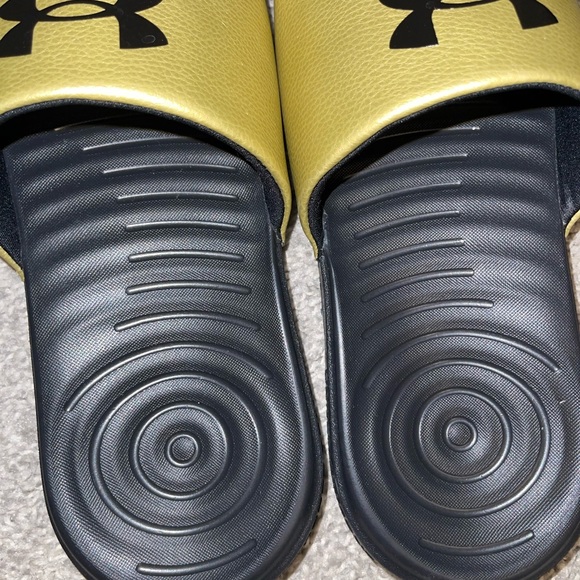SOLD❗️Under armor slides - Picture 3 of 3